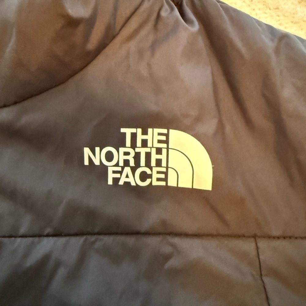 The North Face Black Reversible short Parka - Picture 4 of 7